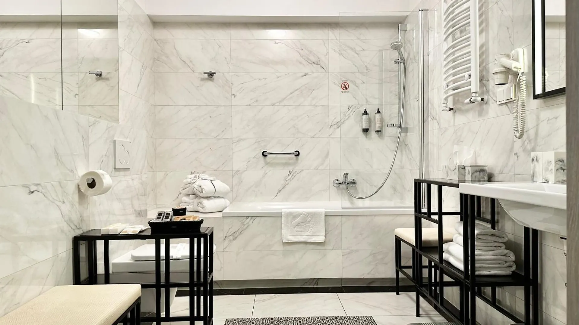 Amber Design Residence Krasków 4*,  Πολωνία